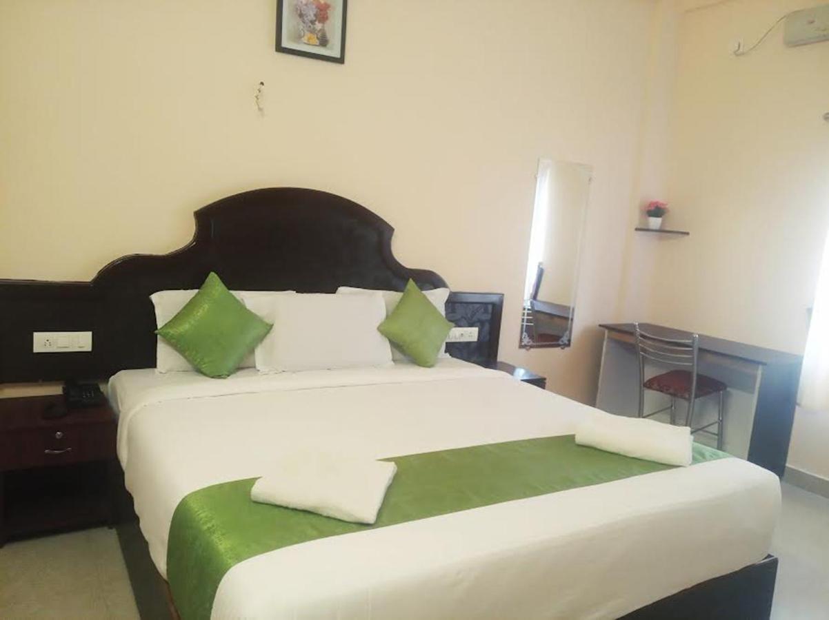 Hotel Ebenezer Plaza Nedumbassery Exterior foto