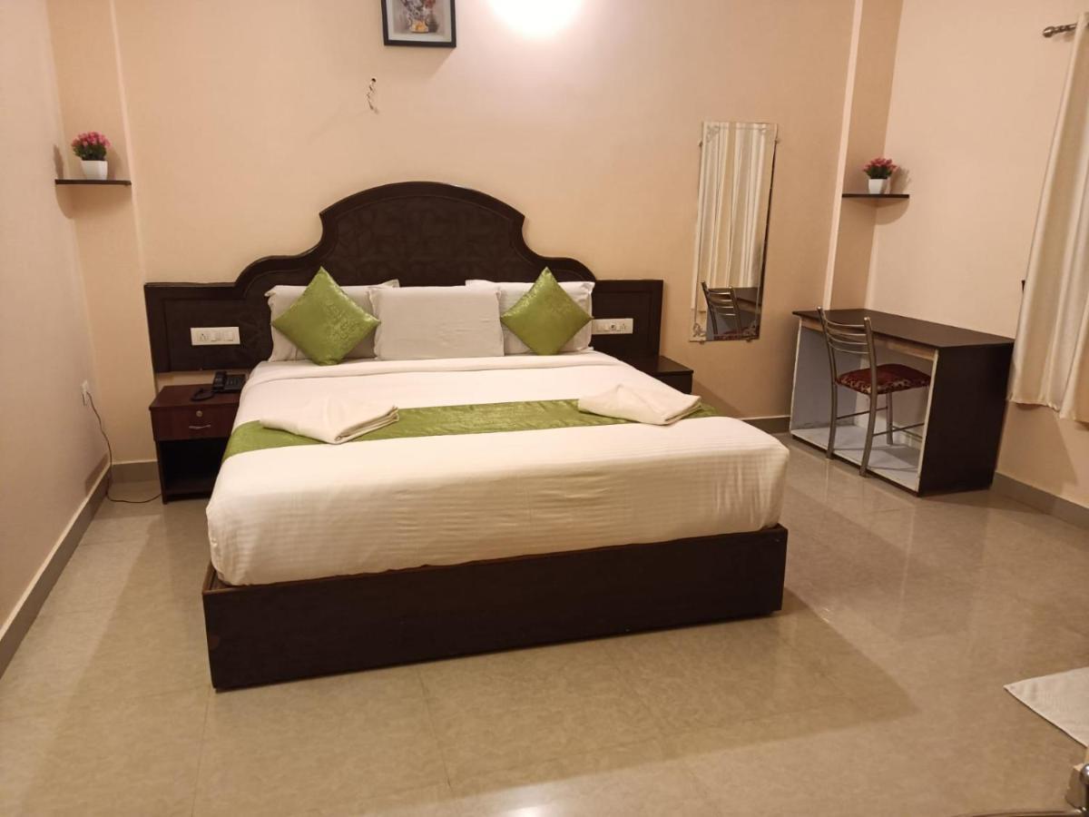 Hotel Ebenezer Plaza Nedumbassery Exterior foto