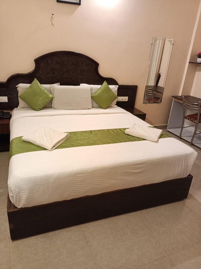 Hotel Ebenezer Plaza Nedumbassery Exterior foto