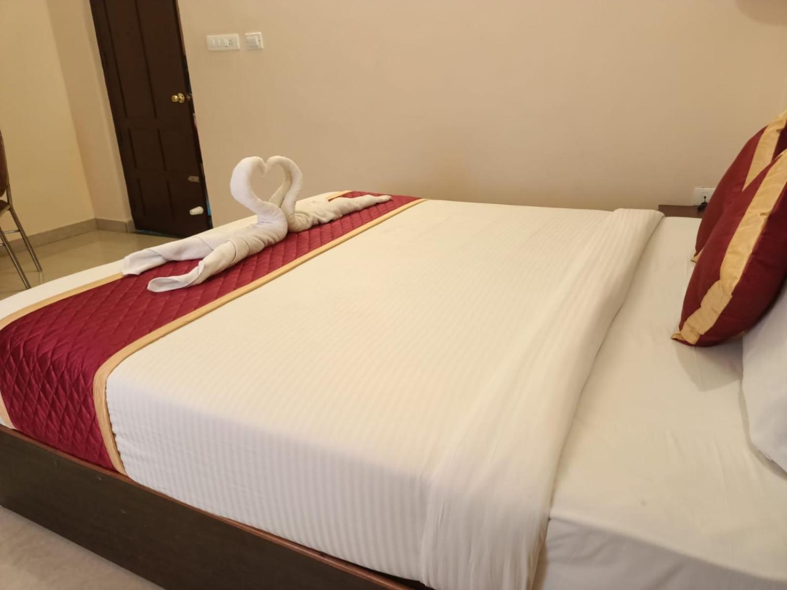 Hotel Ebenezer Plaza Nedumbassery Exterior foto