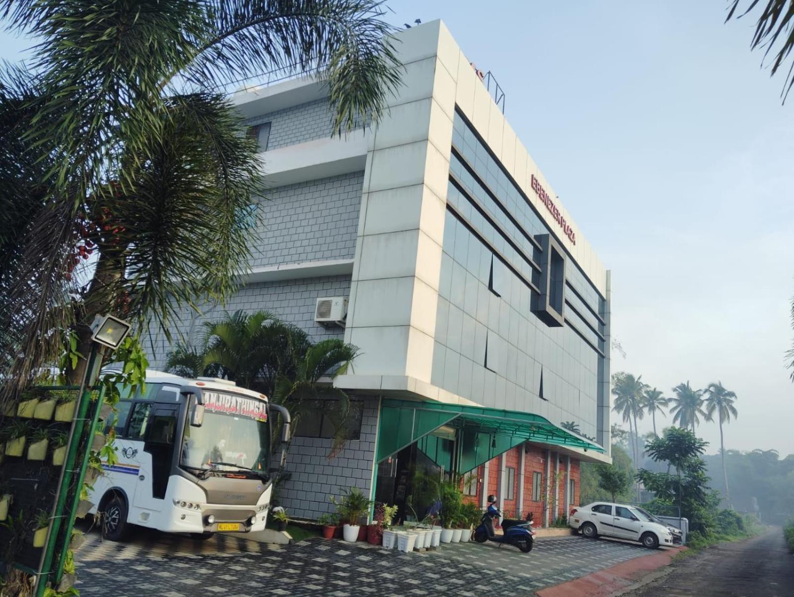 Hotel Ebenezer Plaza Nedumbassery Exterior foto