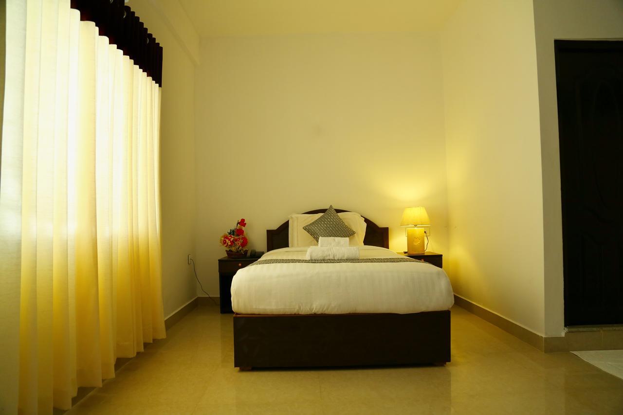 Hotel Ebenezer Plaza Nedumbassery Exterior foto