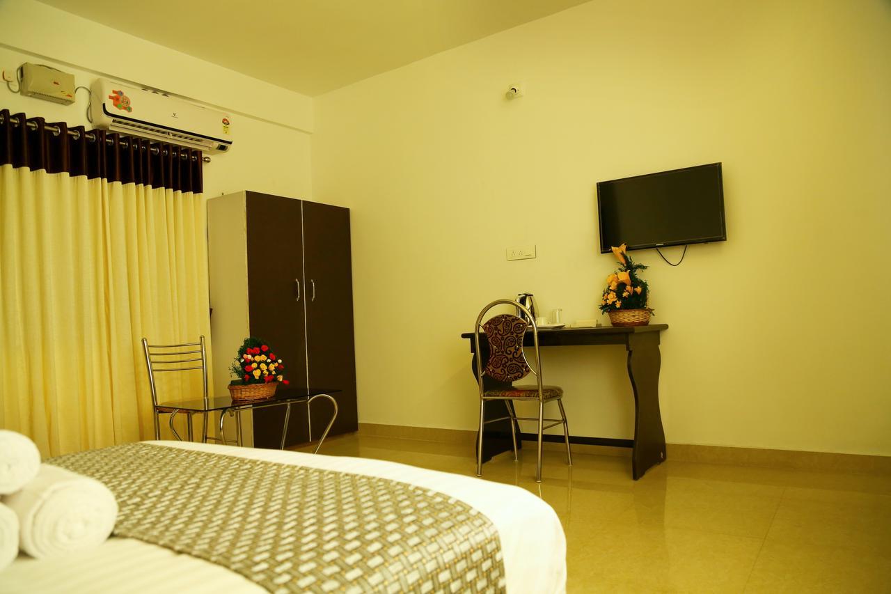 Hotel Ebenezer Plaza Nedumbassery Exterior foto