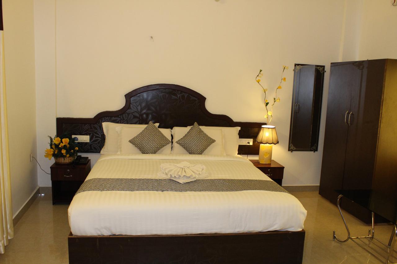 Hotel Ebenezer Plaza Nedumbassery Exterior foto