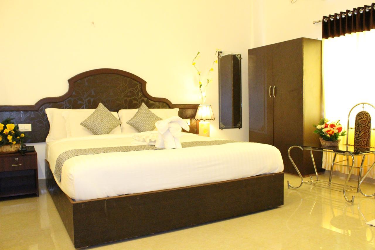Hotel Ebenezer Plaza Nedumbassery Exterior foto