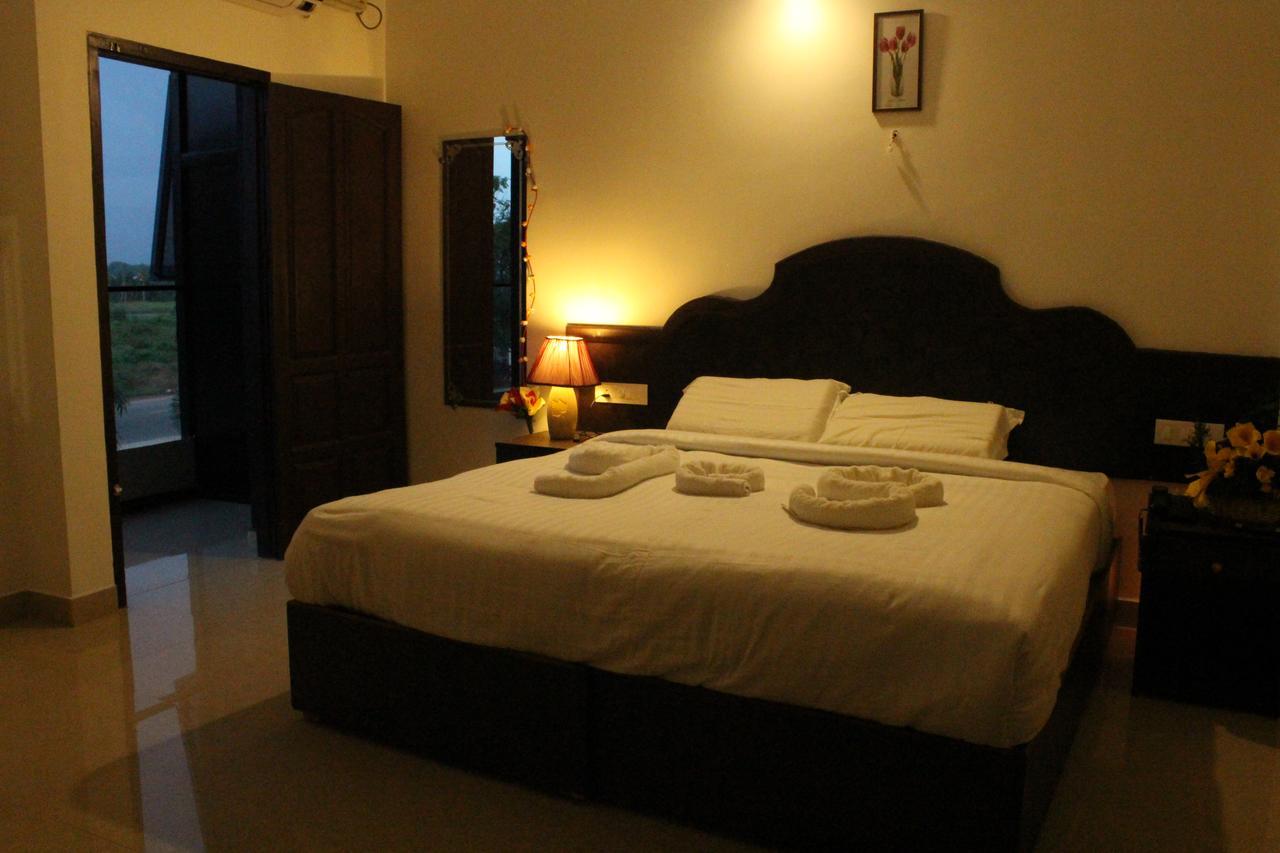 Hotel Ebenezer Plaza Nedumbassery Exterior foto
