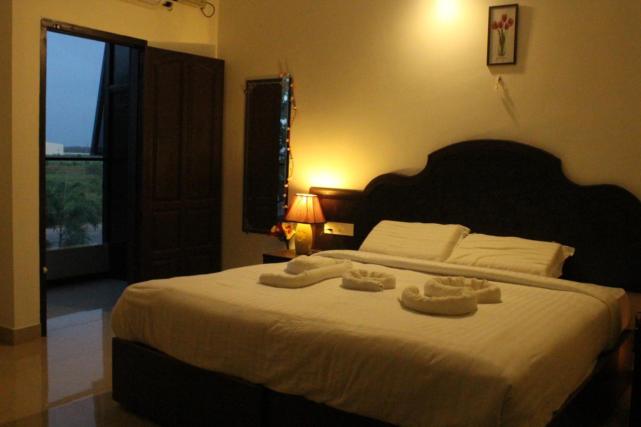Hotel Ebenezer Plaza Nedumbassery Exterior foto
