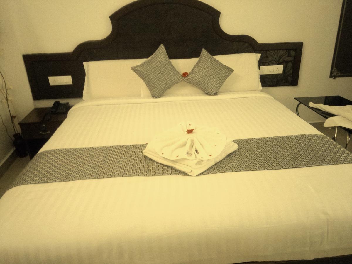 Hotel Ebenezer Plaza Nedumbassery Exterior foto