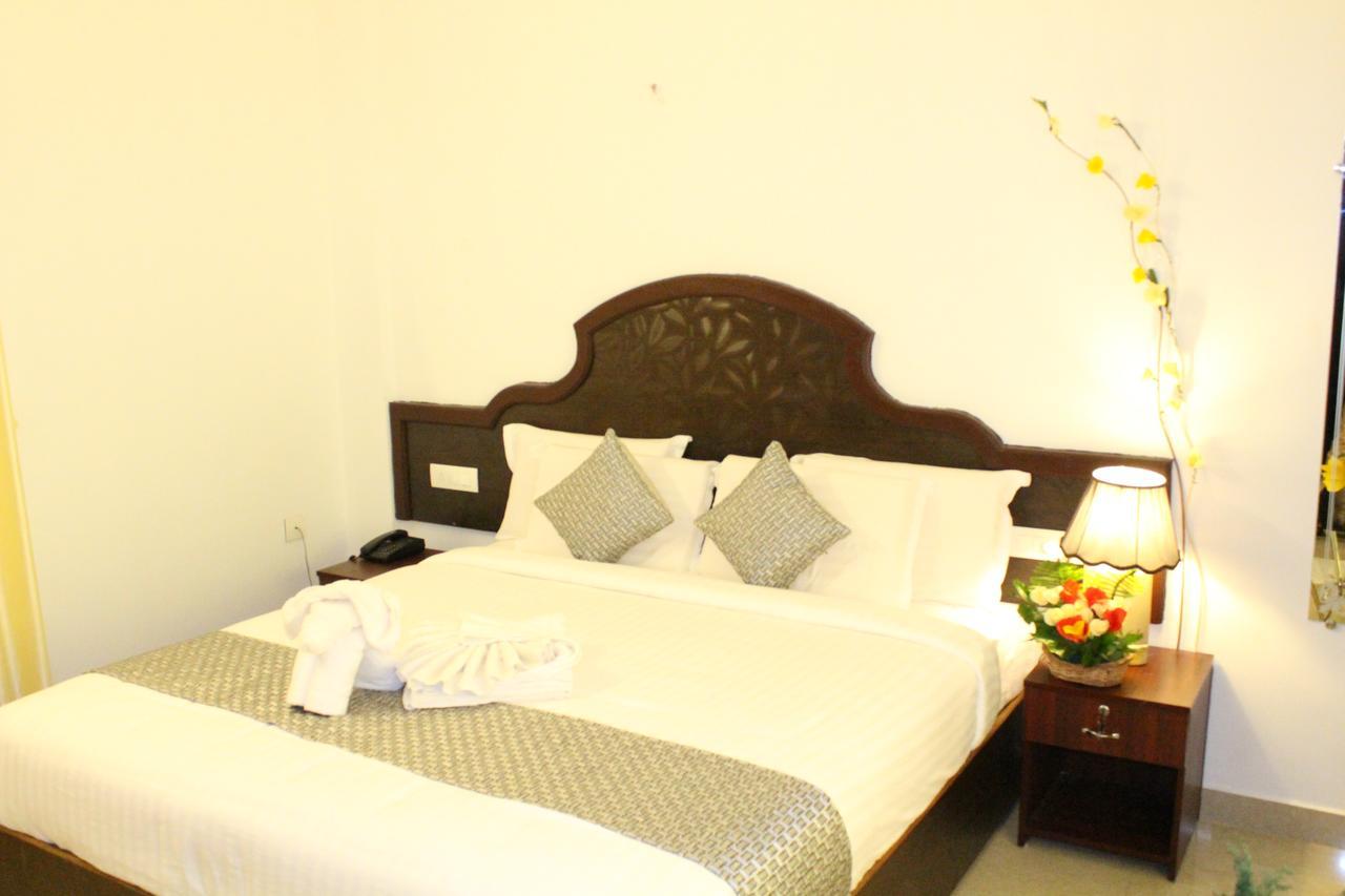 Hotel Ebenezer Plaza Nedumbassery Exterior foto