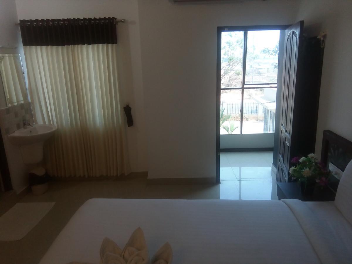 Hotel Ebenezer Plaza Nedumbassery Exterior foto