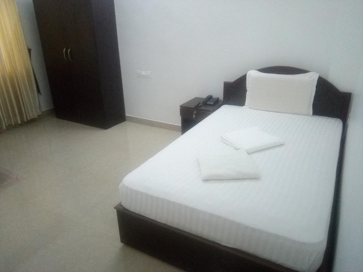 Hotel Ebenezer Plaza Nedumbassery Exterior foto