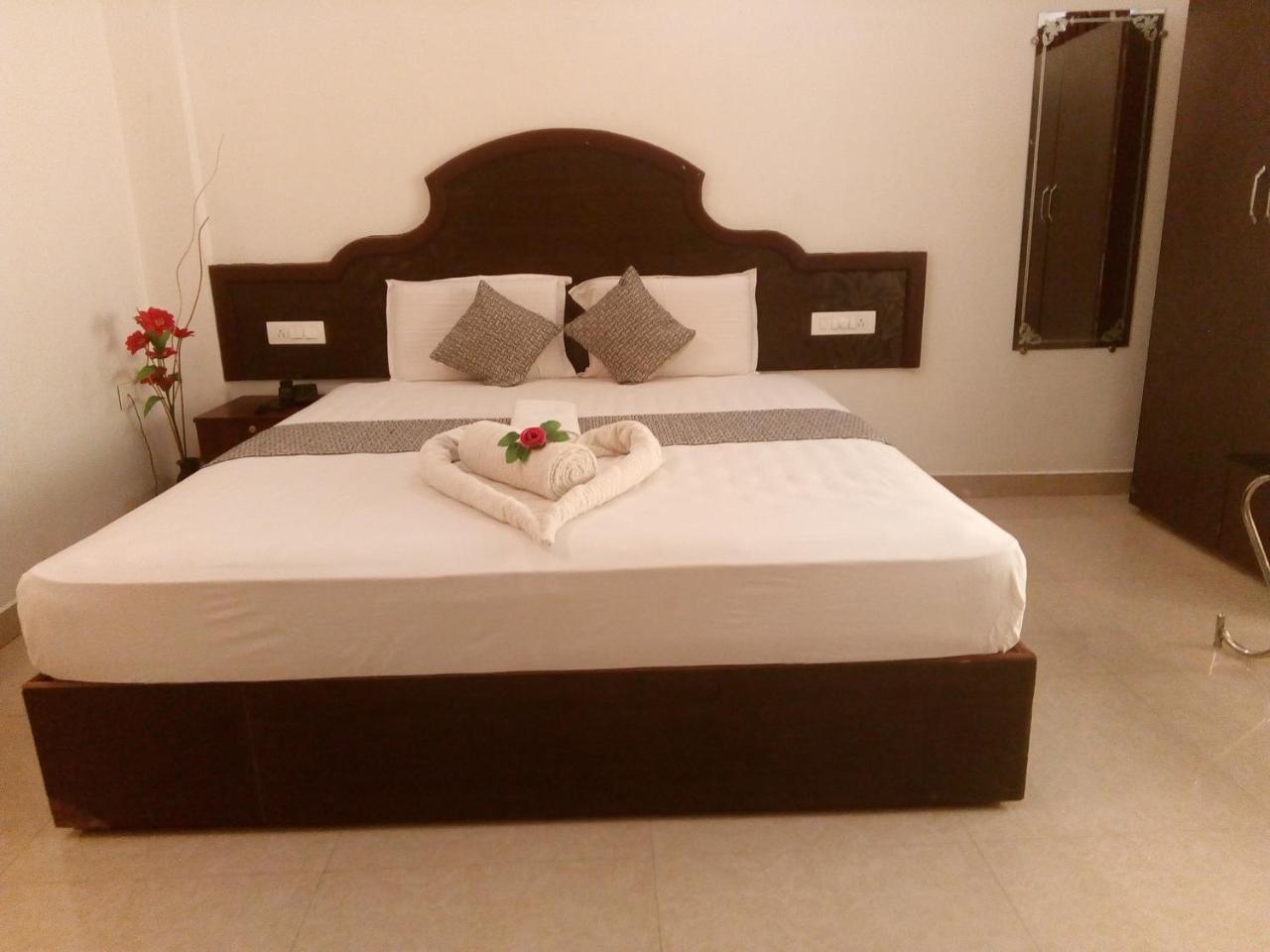 Hotel Ebenezer Plaza Nedumbassery Exterior foto