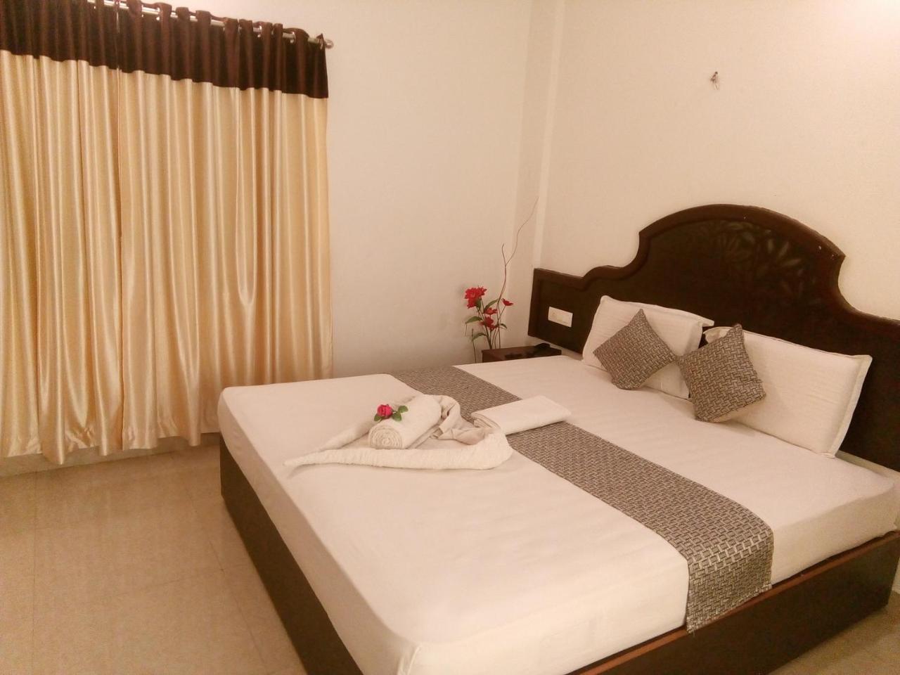 Hotel Ebenezer Plaza Nedumbassery Exterior foto